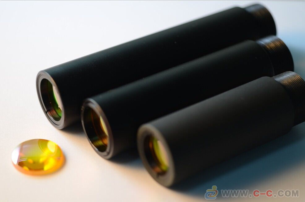 光斑大?。簲U(kuò)束鏡在激光打標(biāo)機(jī)中的作用及選擇